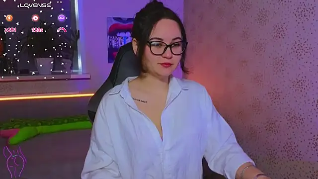 EsterLogan online show from October 15, 9:06 am