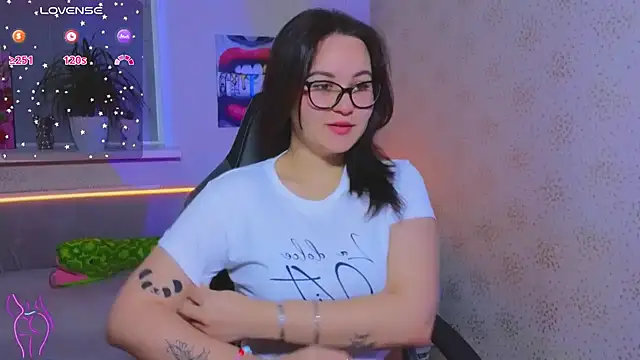 EsterLogan online show from October 19, 8:50 am