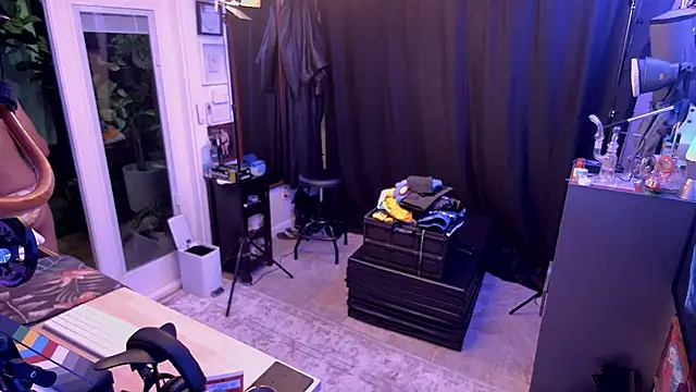 Briefs bud online show from December 18, 5:23 am