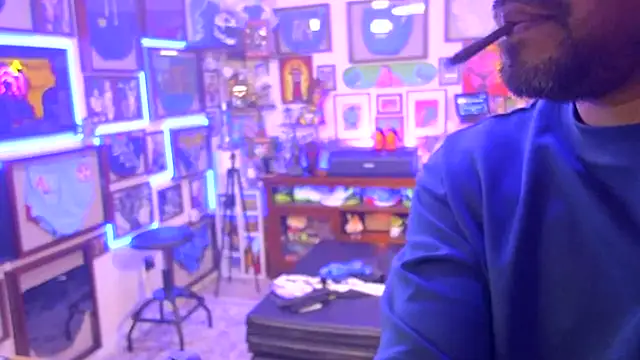 Briefs bud online show from November 25, 1:28 am