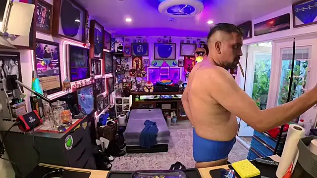 Briefs bud online show from June 2, 2:22 am
