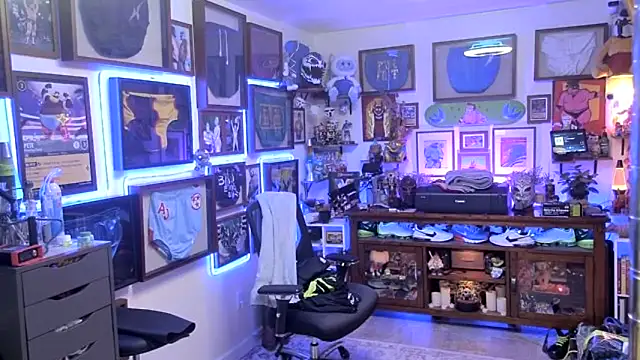 Briefs bud online show from September 13, 3:17 am