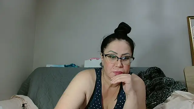 x  KHALEESI  x online show from October 25, 5:13 pm