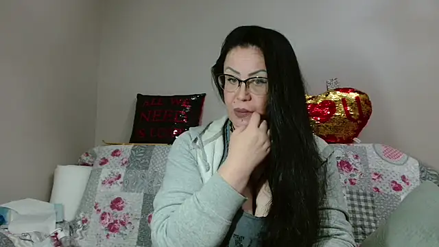 x  KHALEESI  x online show from November 18, 6:22 pm