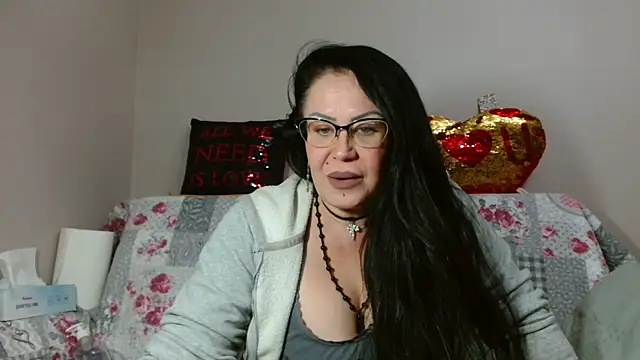 x  KHALEESI  x online show from November 14, 9:29 pm