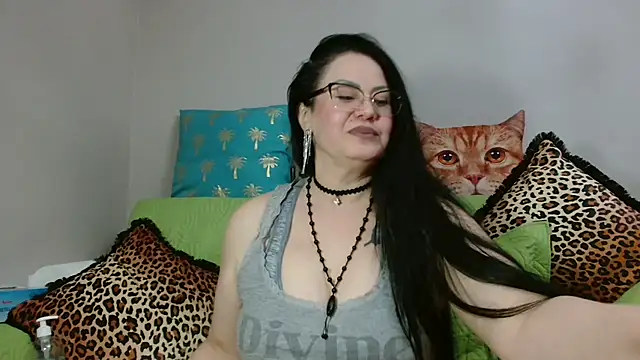 x  KHALEESI  x online show from March 11, 9:42 pm