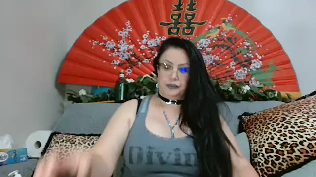 Snapshot of x__KHALEESI__x chatting on June 11, 6:38 pm x KHALEESI x online show from June 11, 6:38 pm