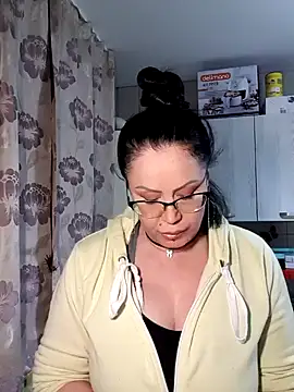 x  KHALEESI  x online show from February 10, 6:24 pm