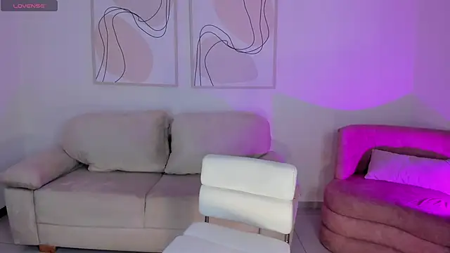 NiaHolland online show from June 20, 6:13 pm