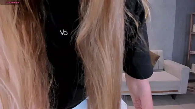 NiaHolland online show from December 16, 7:07 pm