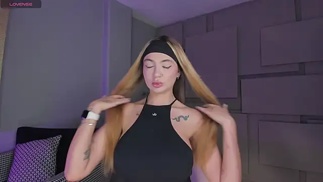 NiaHolland online show from March 25, 7:24 pm