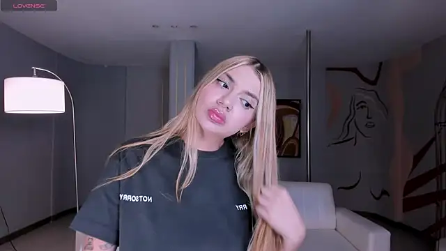 Snapshot of NiaHolland chatting on September 8, 6:29 pm NiaHolland online show from September 8, 6:29 pm