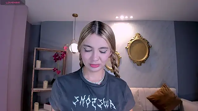 Snapshot of NiaHolland chatting on September 12, 6:51 pm NiaHolland online show from September 12, 6:51 pm