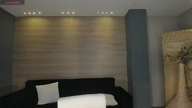 NiaHolland online show from February 24, 5:36 pm