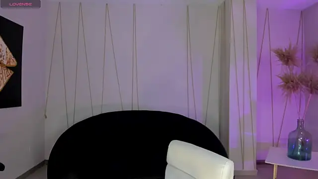 NiaHolland online show from January 18, 5:38 pm