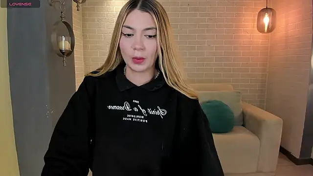 NiaHolland online show from October 26, 6:08 pm