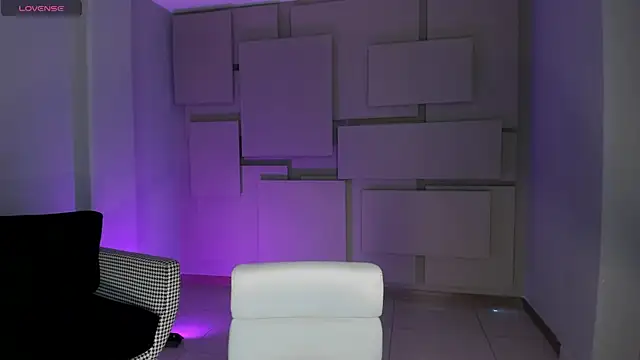 NiaHolland online show from March 7, 7:19 pm