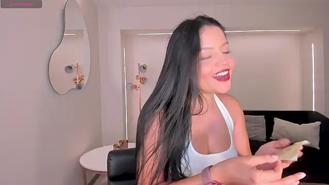 NinaMichelle online show from March 18, 6:20 pm