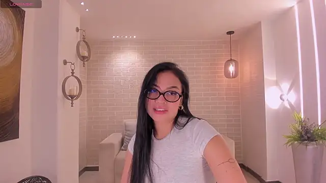 MollyJones  online show from July 11, 12:16 pm