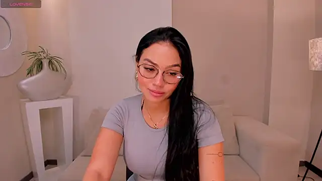 MollyJones  online show from June 3, 7:29 pm