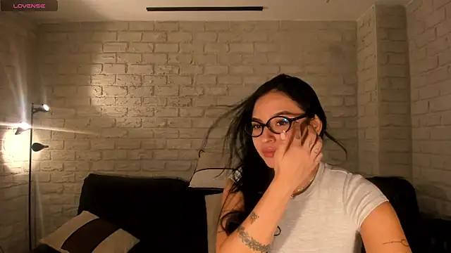 MollyJones  online show from June 13, 11:08 am