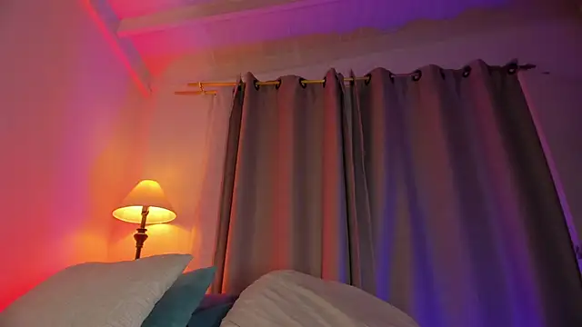 Snapshot of hot_booty_ chatting on October 28, 10:41 pm hot booty online show from October 28, 10:41 pm