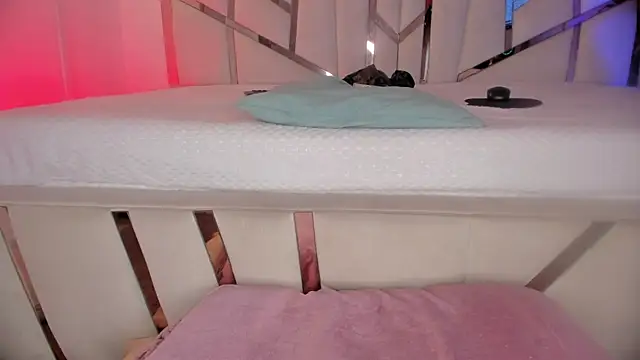 Snapshot of hot_booty_ chatting on July 10, 10:10 pm hot booty online show from July 10, 10:10 pm