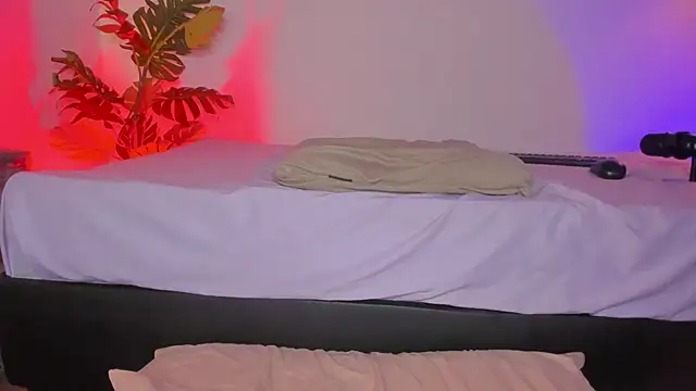 Snapshot of hot_booty_ chatting on December 3, 11:04 pm hot booty online show from December 3, 11:04 pm