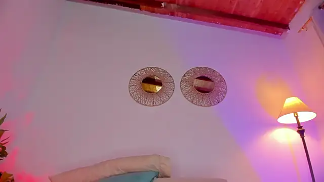 hot booty  online show from February 25, 12:00 am