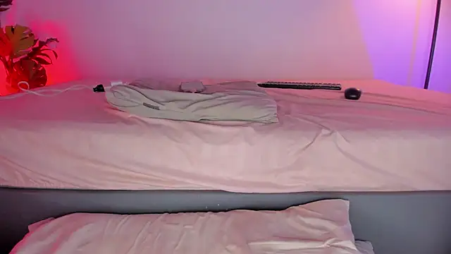 hot booty  online show from March 3, 9:55 pm