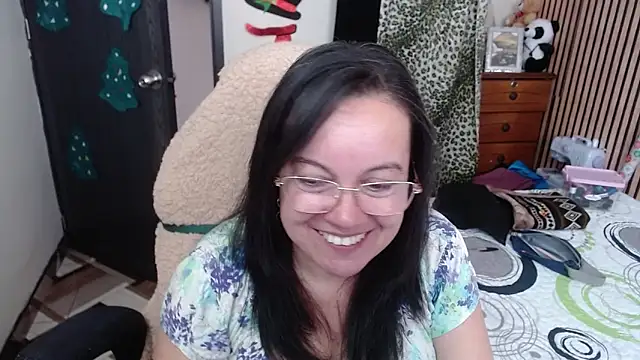 Sonialorens  online show from December 20, 6:55 pm