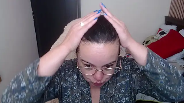 Sonialorens  online show from January 12, 2:35 pm