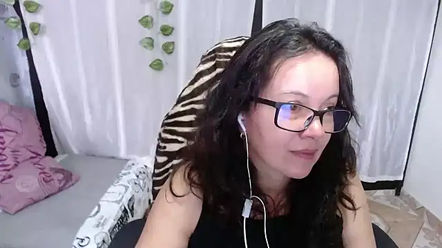 Snapshot of Sonialorens_ chatting on February 1, 3:50 pm Sonialorens online show from February 1, 3:50 pm