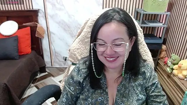 Sonialorens  online show from March 19, 8:31 pm