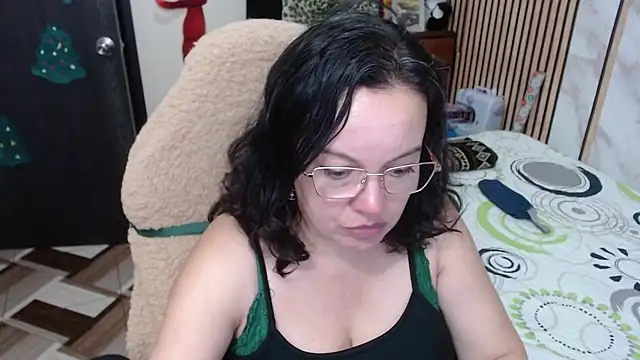 Sonialorens  online show from December 20, 12:02 am