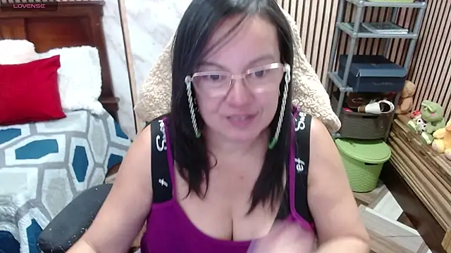 Sonialorens  online show from March 12, 9:08 pm