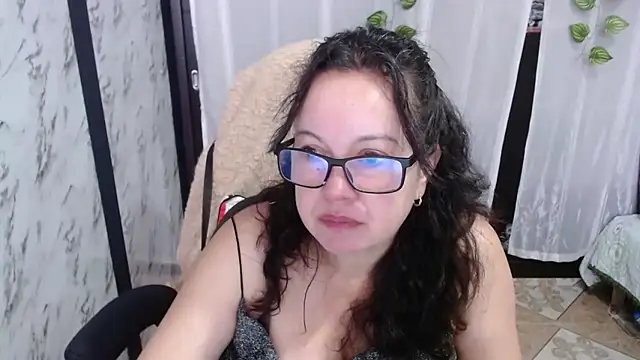 Snapshot of Sonialorens_ chatting on February 20, 2:13 pm Sonialorens online show from February 20, 2:13 pm