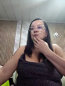 Snapshot of Sonialorens_ chatting on June 27, 8:04 pm Sonialorens online show from June 27, 8:04 pm