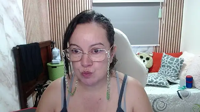 Sonialorens  online show from May 12, 4:02 pm