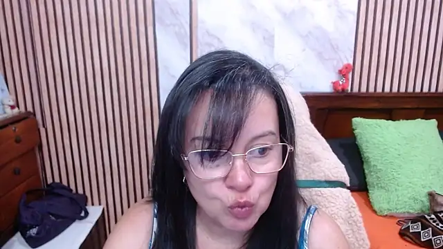 Snapshot of Sonialorens_ chatting on October 16, 9:56 pm Sonialorens online show from October 16, 9:56 pm