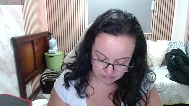 Sonialorens  online show from May 30, 10:37 pm