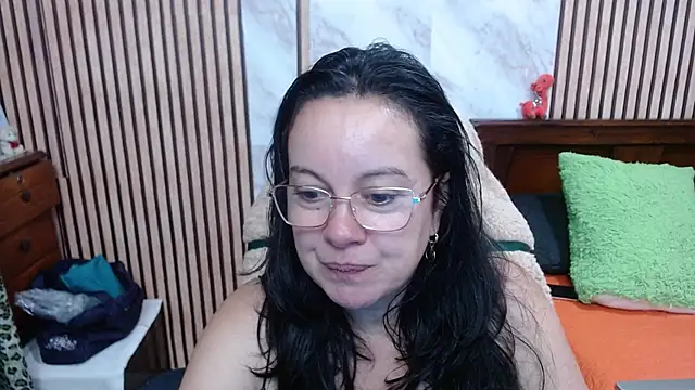 Snapshot of Sonialorens_ chatting on October 15, 10:40 pm Sonialorens online show from October 15, 10:40 pm