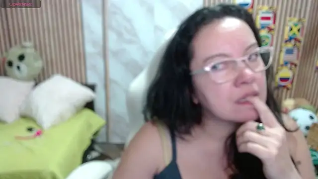 Snapshot of Sonialorens_ chatting on July 9, 11:26 pm Sonialorens online show from July 9, 11:26 pm