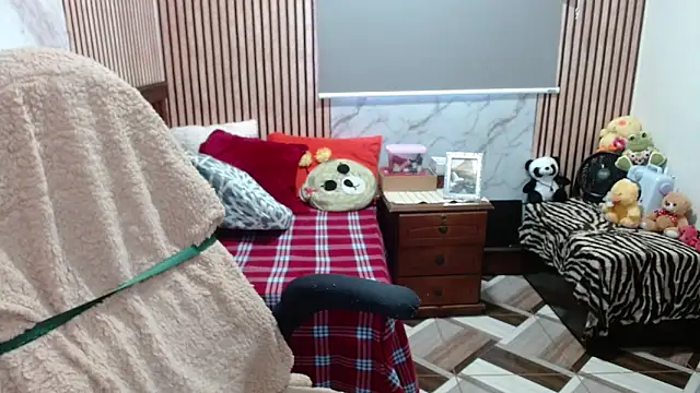Sonialorens  online show from April 22, 4:58 pm