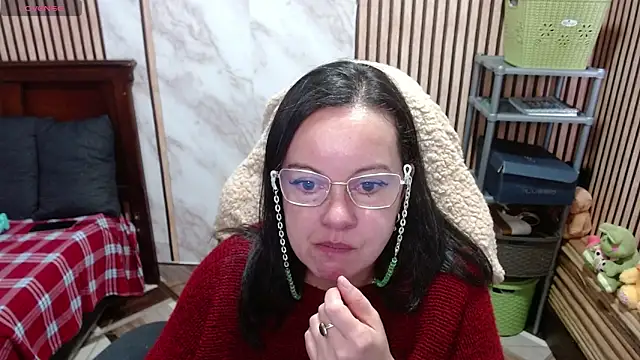 Sonialorens  online show from March 28, 5:25 pm