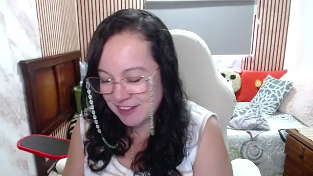 Sonialorens  online show from May 7, 3:04 pm