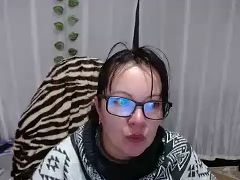 Snapshot of Sonialorens_ chatting on February 8, 12:28 pm Sonialorens online show from February 8, 12:28 pm