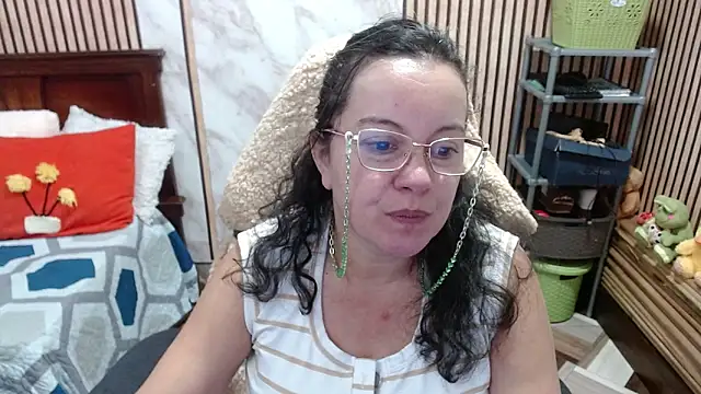 Sonialorens  online show from March 5, 9:43 pm