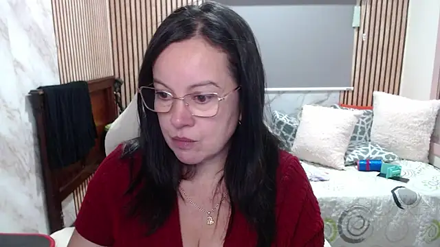 Sonialorens  online show from May 15, 5:33 pm