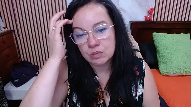 Snapshot of Sonialorens_ chatting on October 17, 9:49 pm Sonialorens online show from October 17, 9:49 pm